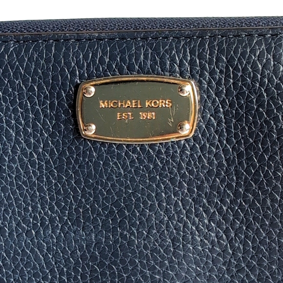 Michael Kors Jet Set Navy Blue Travel Zip Around Leather Wallet - Picture 3 of 15